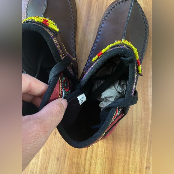 Beaded Moccasins - Picture 4 of 7